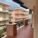 Casa Viki Апартаменты Пьетра-Лигуре